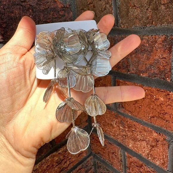 Zara Kate Middleton Famous Cascading Floral Earrings - Picture 9 of 17